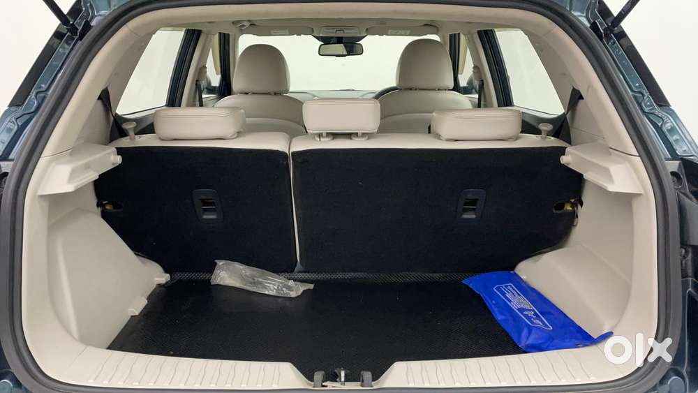 Mahindra Xuv300 W8 (o) 1.5 Diesel Amt, 2022, Diesel
