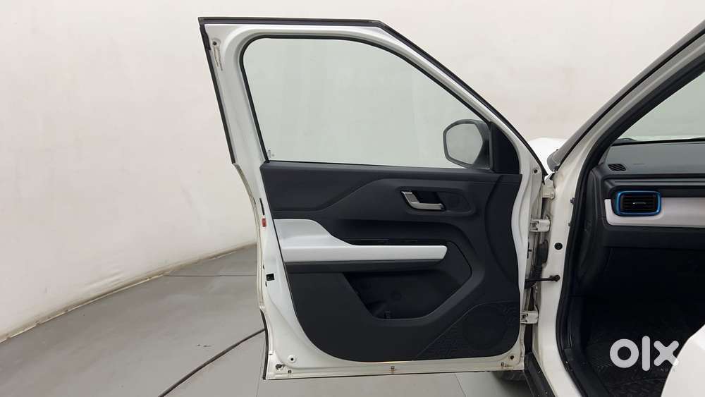 Tata Punch 1.2 Revotron Creative Amt Dual Tone, 2022, Petrol