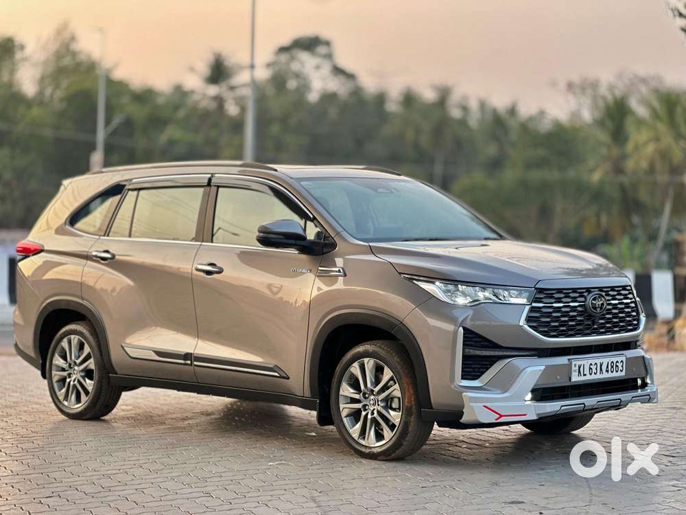 Toyota Innova Hycross 2.0 Zx (o) Hybrid 7 Str, 2025, Petrol