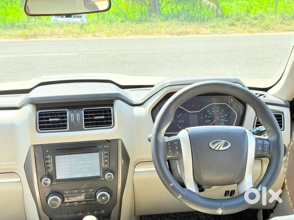 Mahindra Scorpio S10, 2015