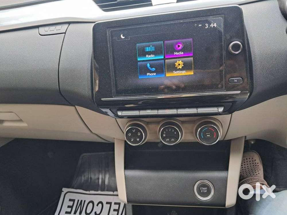 Renault Triber Rxz, 2022, Petrol