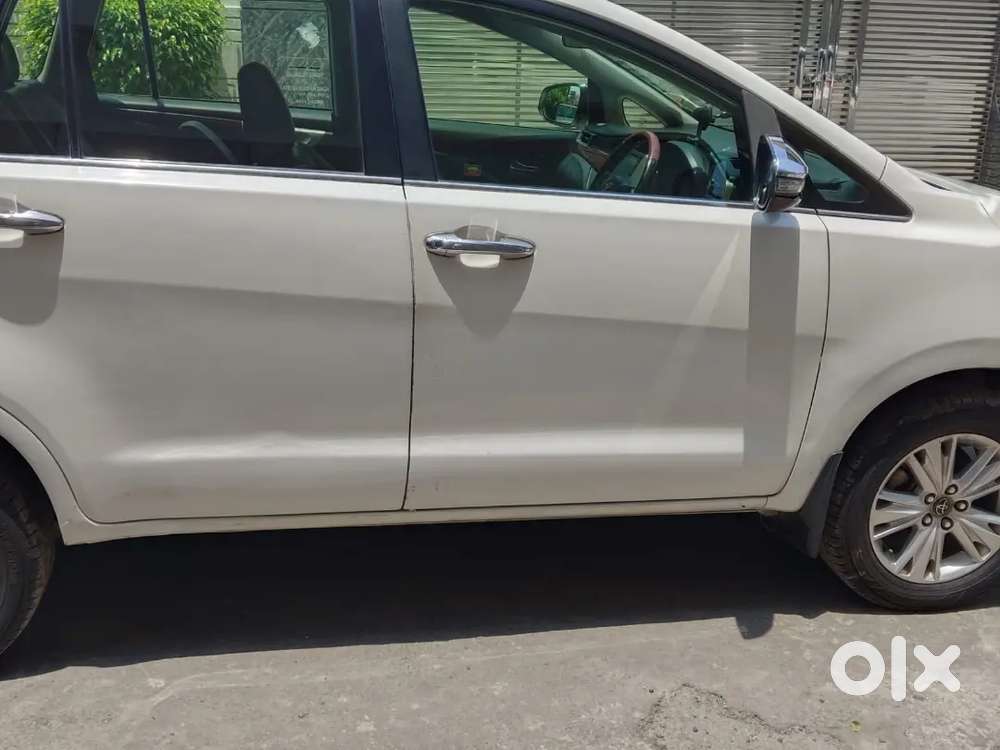 Toyota Innova Crysta - 2.4zx Mt