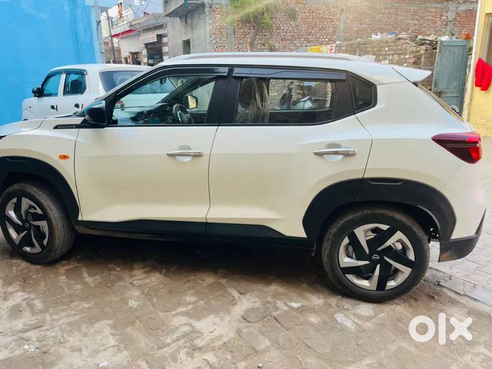 Nissan Magnite 1.0 Xv 2025 Model
