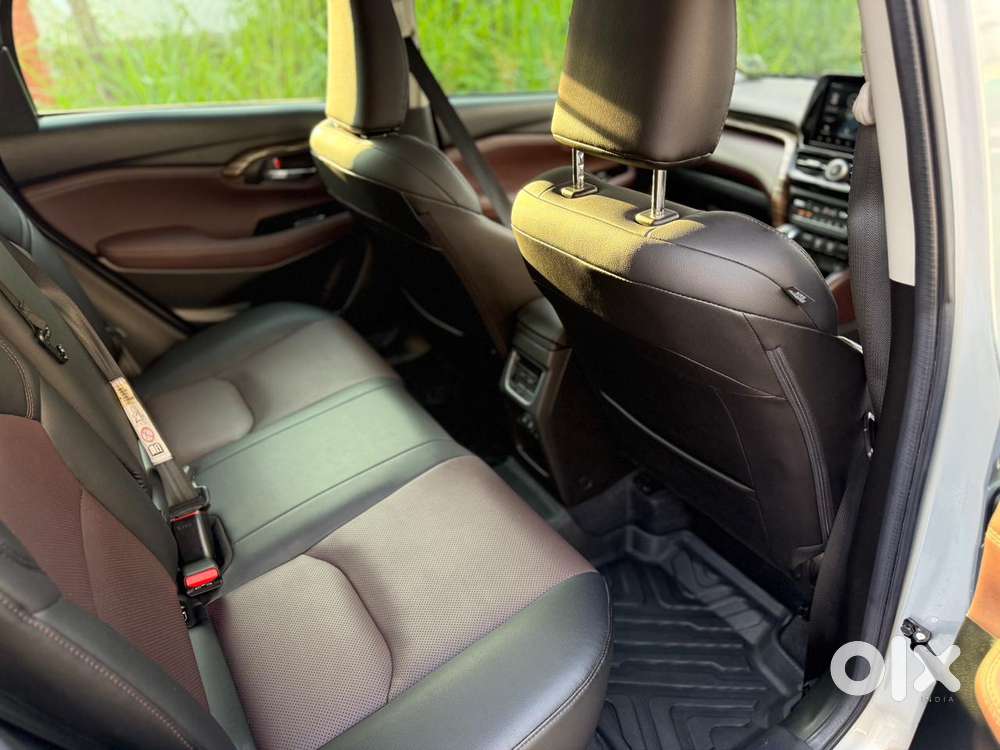Maruti Suzuki Grand Vitara 1.5 Alpha Smart Hybrid Dual Tone, 2024, P..