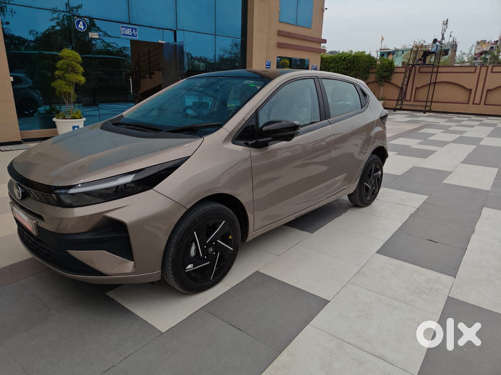 Tata Altroz, 2025, Petrol