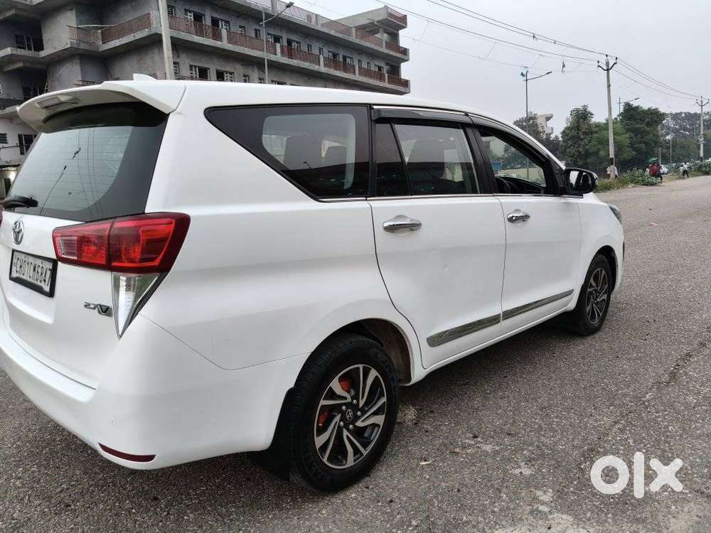 Toyota Innova Crysta 2.7 V, 2022, Petrol