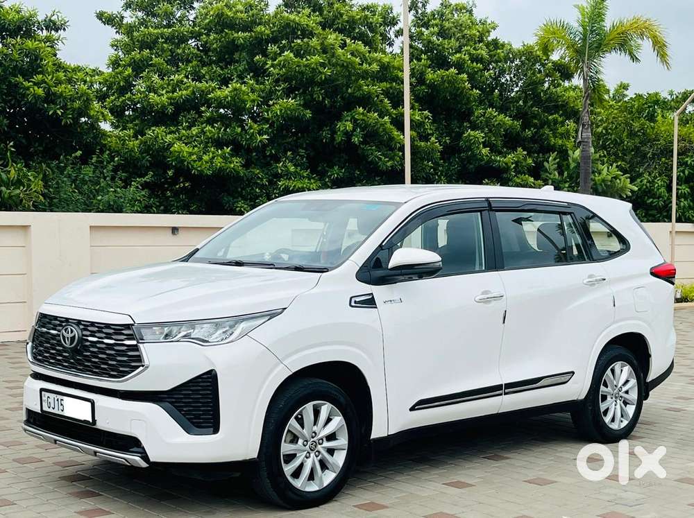 Toyota Innova Hycross 2.0 Vx (o) Hybrid 7 Str, 2023, Petrol