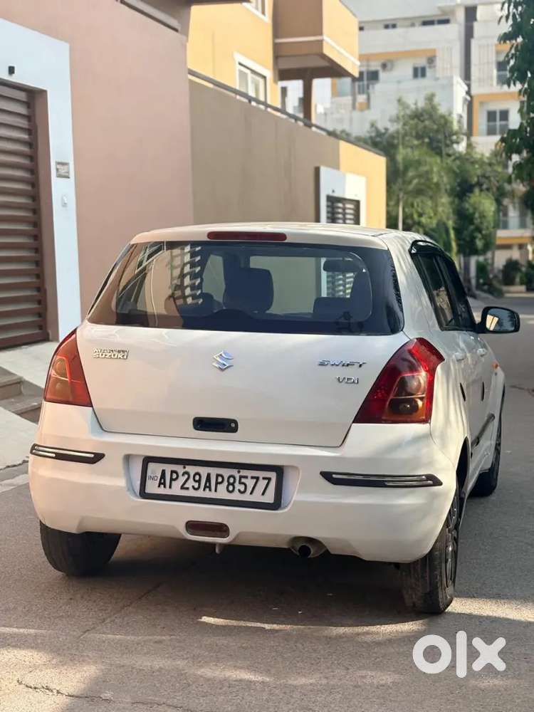 Maruti Suzuki Swift Dlx 2011