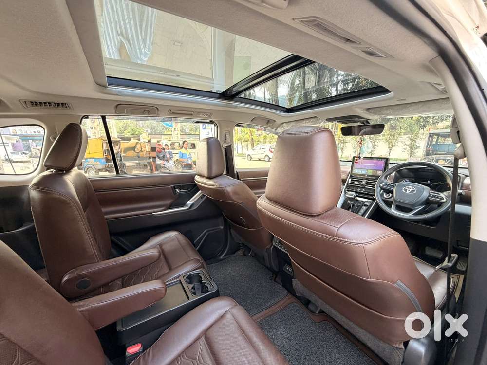 Toyota Innova Hycross 2.0 Zx Hybrid 7 Str, 2023, Petrol