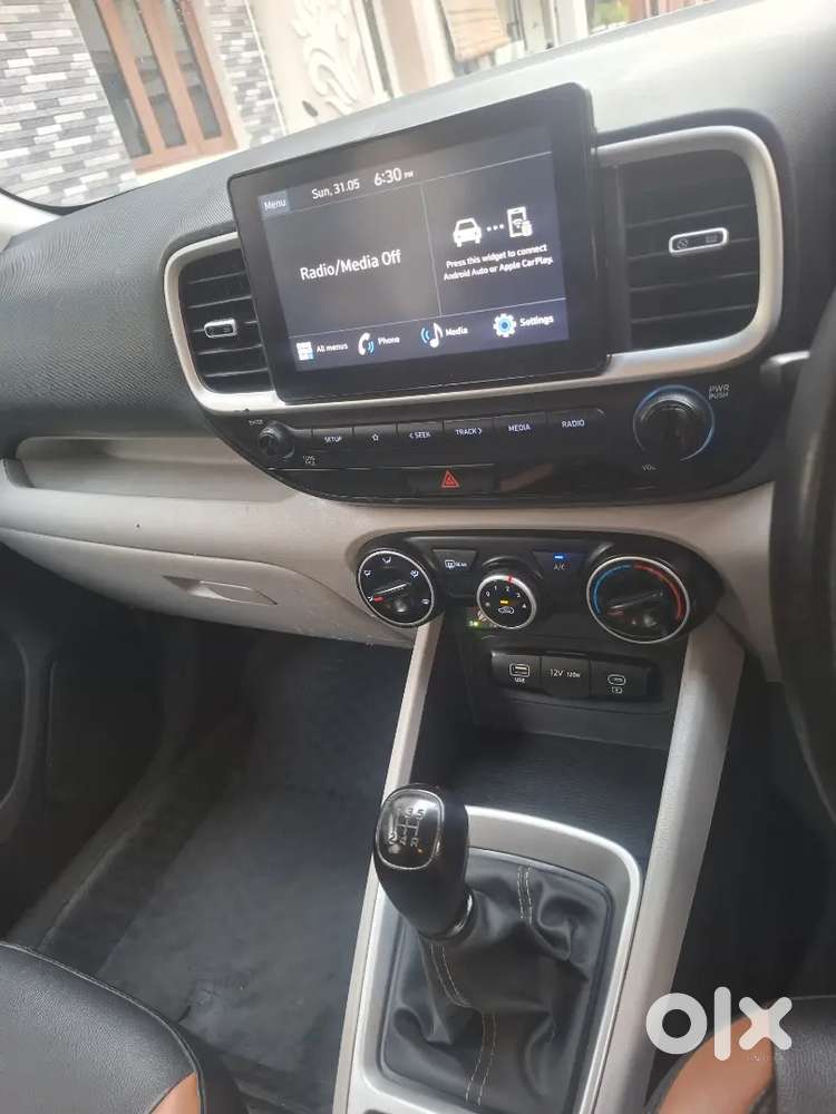 Hyundai Venue 2022 Petrol 67000 Km Driven