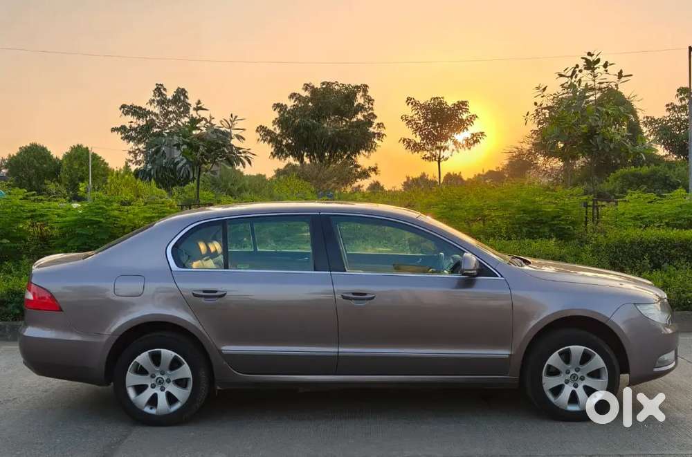 Skoda Superb 2013 Petrol 78000 Km Second Owner