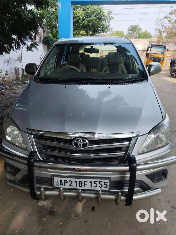100% Conditioned Toyota Innova 2.5g (8 Seater)