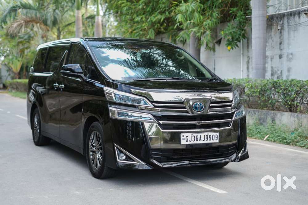 Toyota Vellfire 2.5 Executive Lounge, 2023, Petrol
