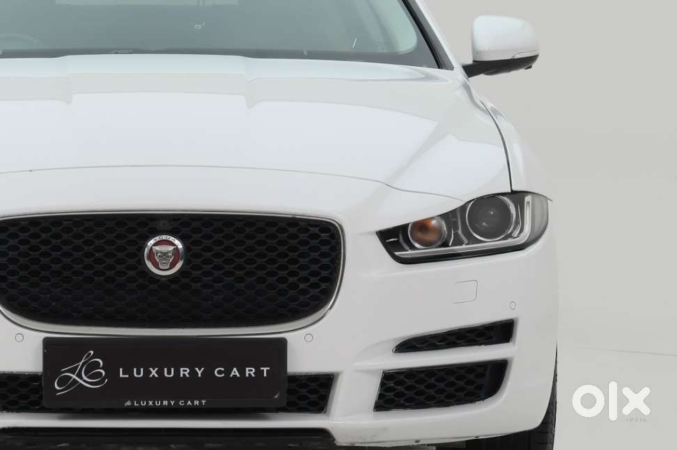 Jaguar Xe Portfolio, 2018, Petrol