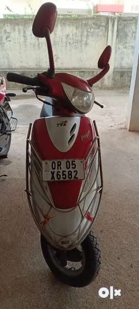 Second hand best sale scooty on olx