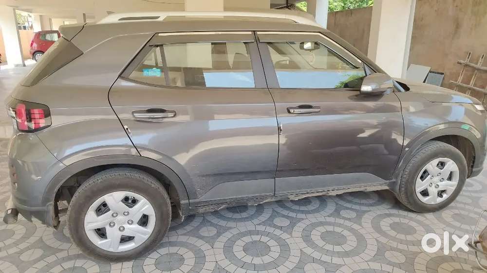 Hyundai Venue 2022 Petrol 35852 Km Driven With Subroof