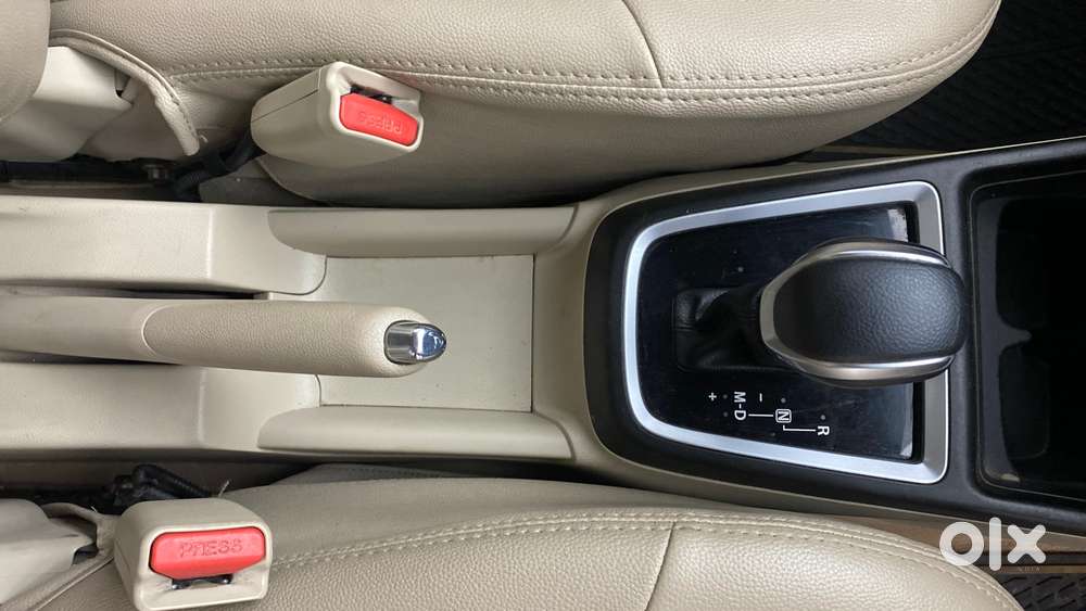 Maruti Suzuki Swift Dzire Amt Zxi, 2020, Petrol