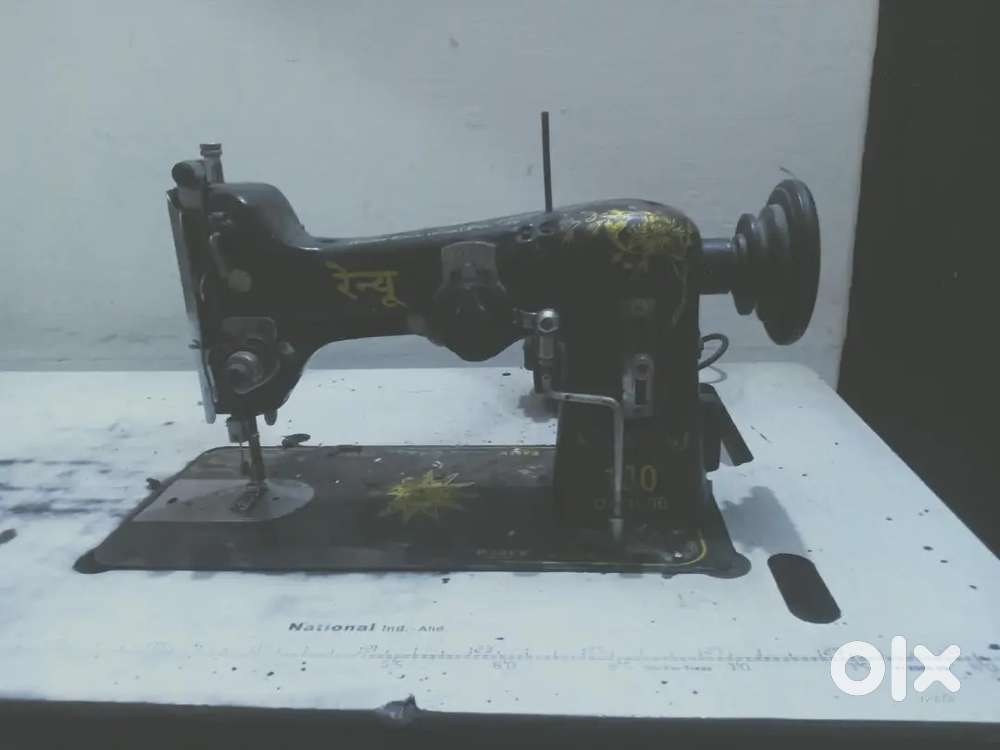 Ranew Multi-Stitch / Overlock Sewing Machine with Table & Motor