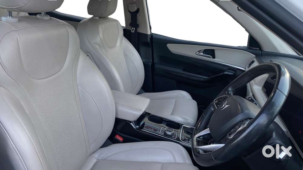Mahindra Xuv700 2.2 Ax 7 Diesel At Luxury Pack Str, 2021, Diesel