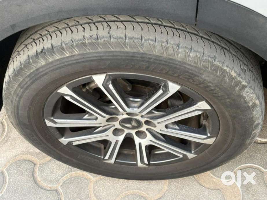 Mahindra Xuv700 Ax7l 6 Str At, 2023, Petrol