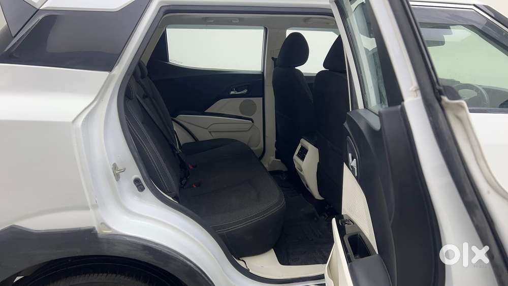 Mahindra Xuv 3xo Ax5 Pm Mt, 2024, Petrol