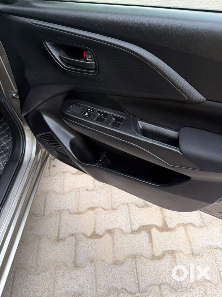Maruti Suzuki Swift 1.2 Lxi (o), 2024, Petrol