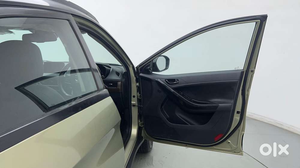 Tata Nexon 1.2 Revotron Xza Plus Premium, 2022, Petrol