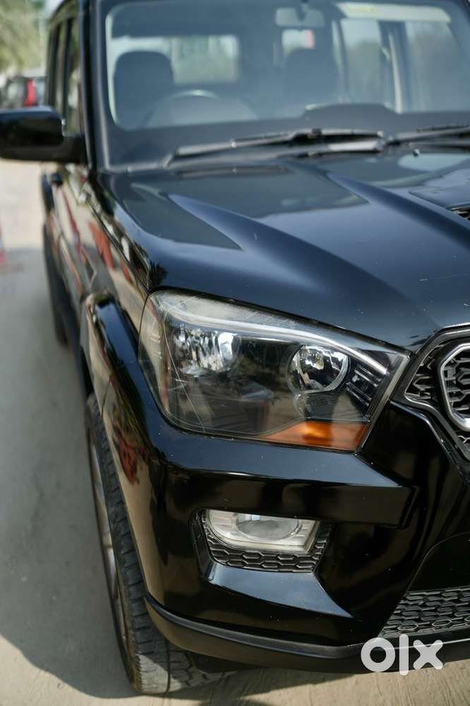 Mahindra Scorpio Black Diesel 2017