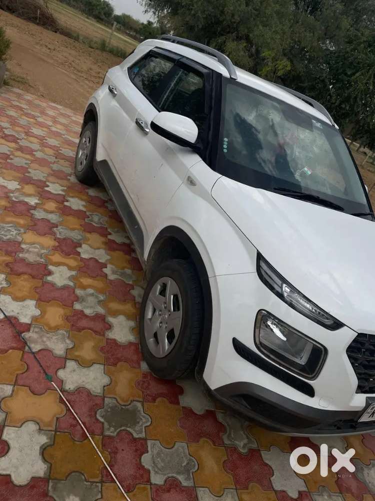 Hyundai Venue 2022 Petrol 30000 Km Driven