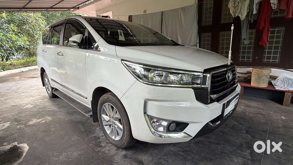 Toyota Innova Crysta 2.4 G Mt, 2023, Diesel
