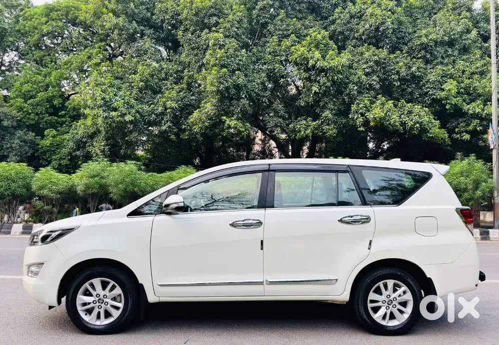 Toyota Innova Crysta 2.4 V 2017