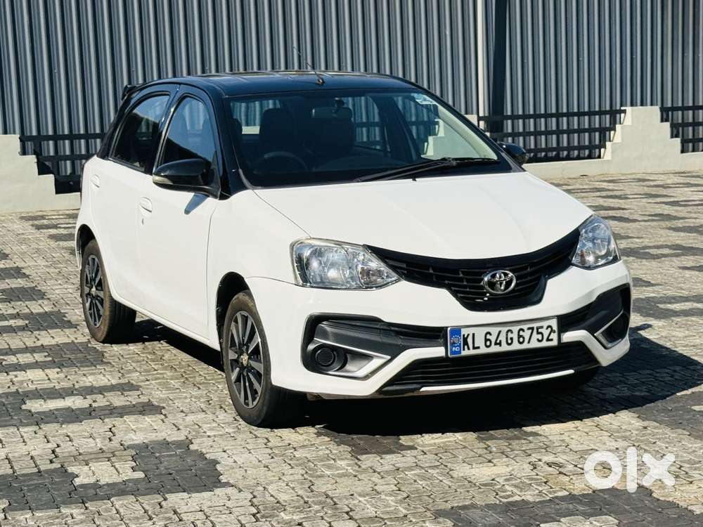 Toyota Etios Liva V Dual Tone, 2018, Petrol