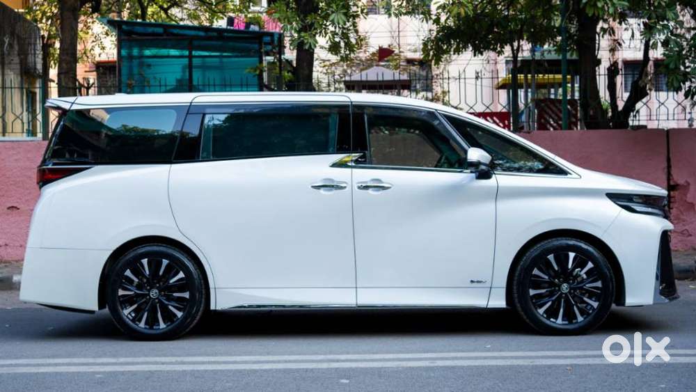 Toyota Vellfire Vip – Executive Lounge, 2024, Petrol
