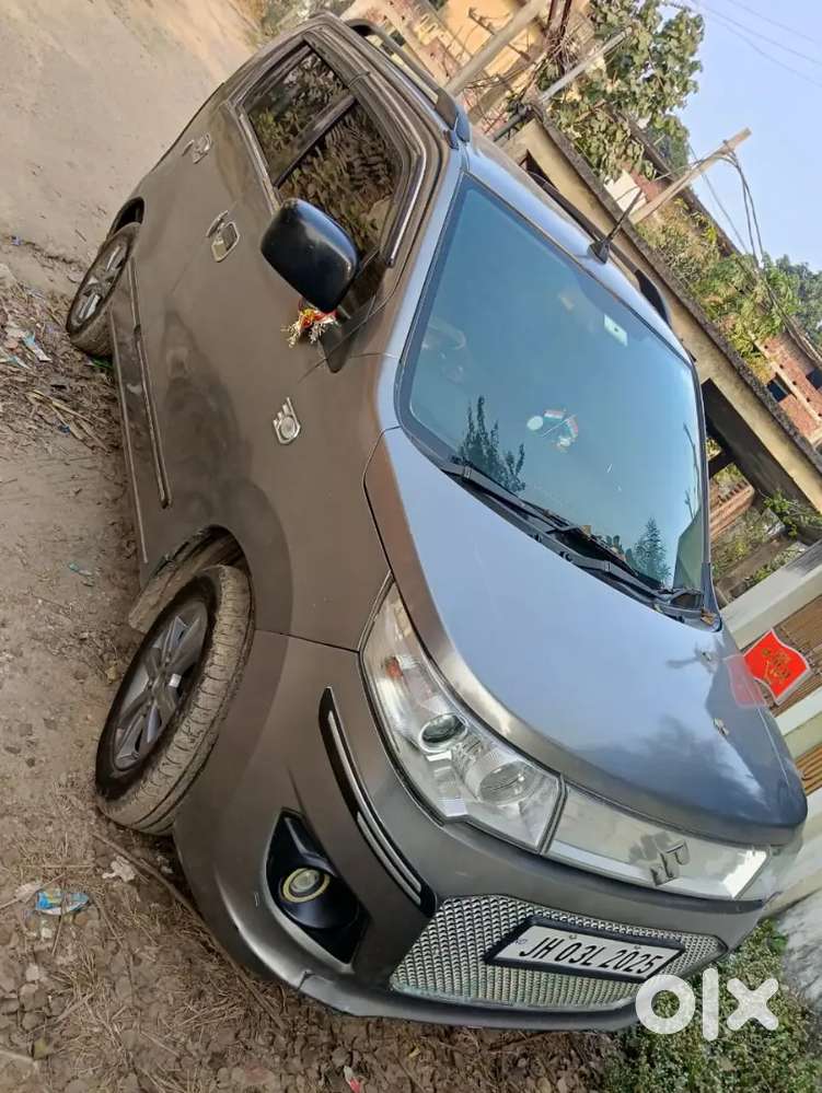 2 Caar Hai.. Parking Me Problem H Isliy Sale Karna Pad Rha Hai..