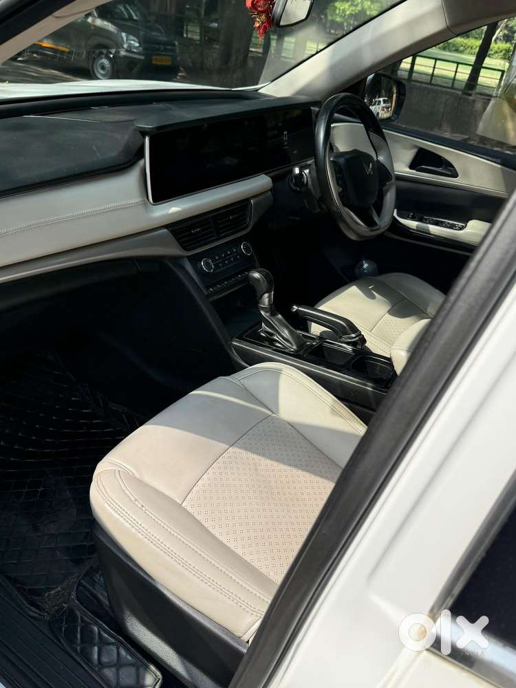 Mahindra Xuv700 2.2 Ax 5 Diesel At 7 Str, 2022, Diesel