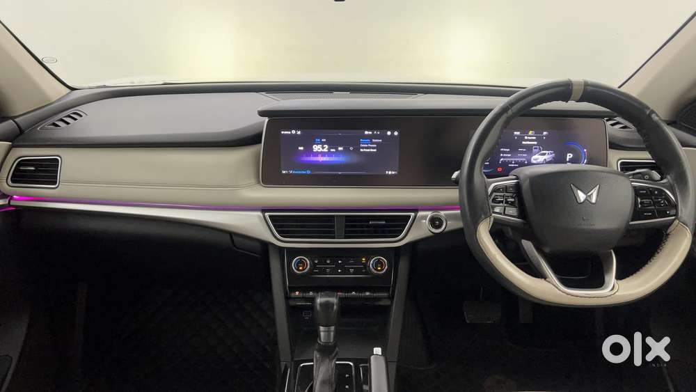 Mahindra Xuv700 2.0 Ax 7 Petrol At Str, 2022, Petrol