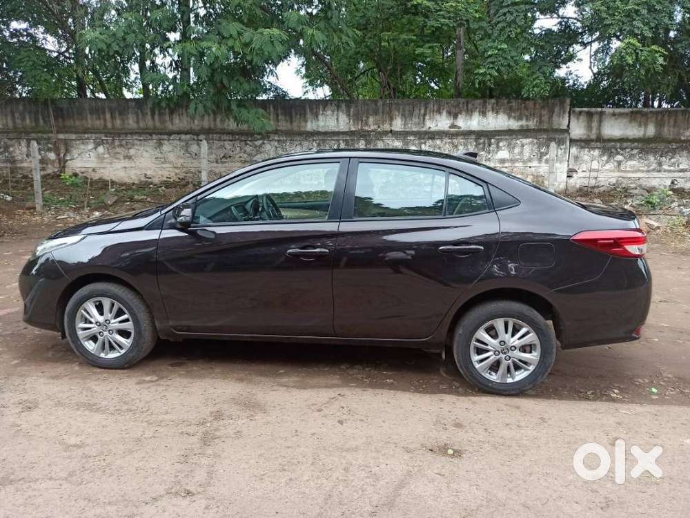Toyota Yaris V Cvt, 2018, Petrol