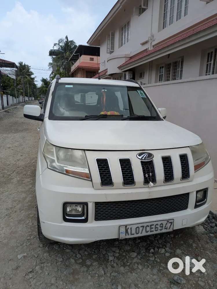 Mahindra Tuv 300 2015 Diesel Well Maintained