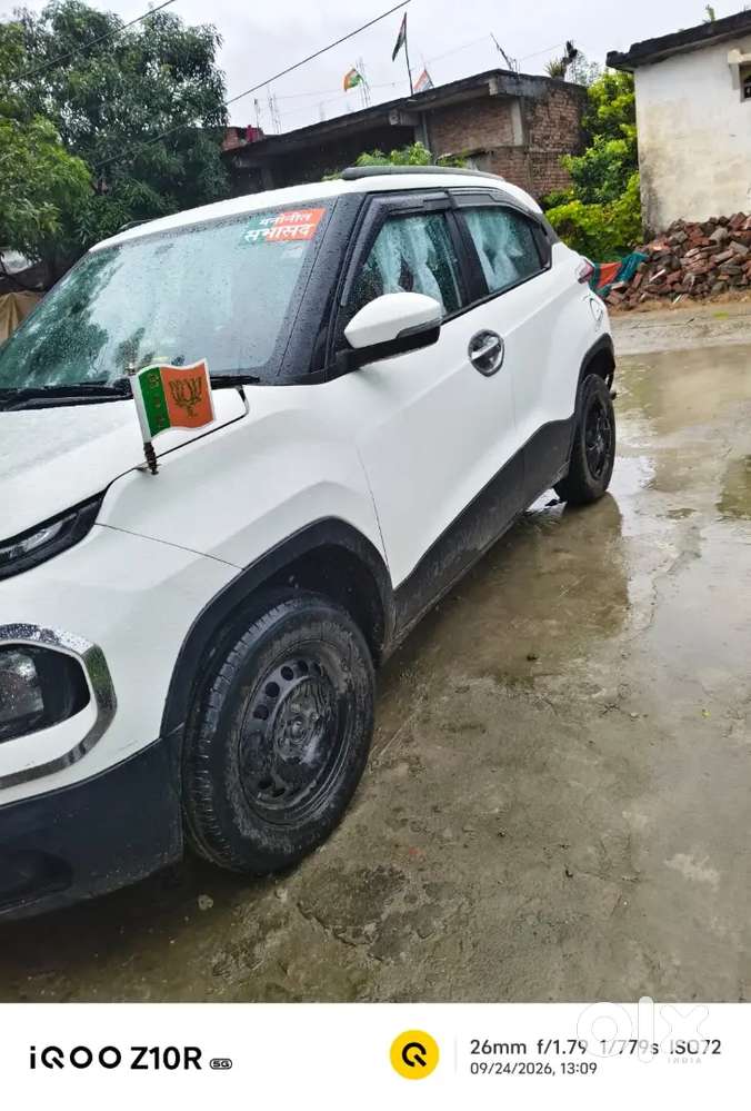 Tata Punch Dazzle Sunroof 2023
