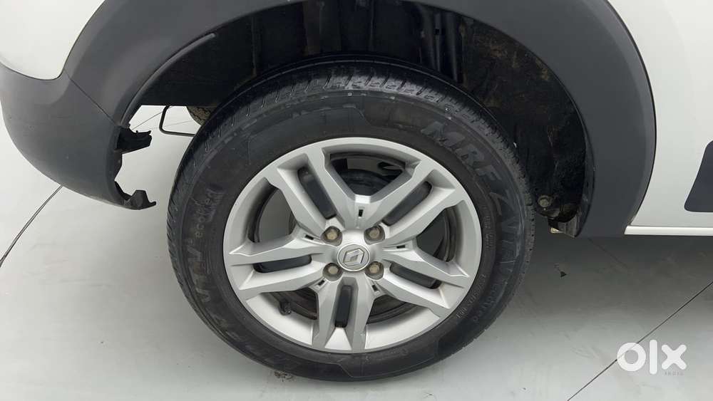 Renault Triber Rxz, 2022, Petrol