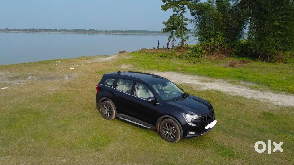 Xuv700 Petrol At With 2 Year Extended Warranty & Adrenox Subscription