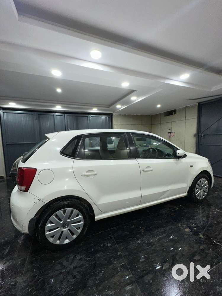 Volkswagen Polo (cng + Petrol) 2014