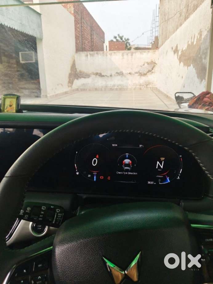 Mahindra Xuv700 2.2 Ax 7 Diesel Mt Str, 2025, Diesel