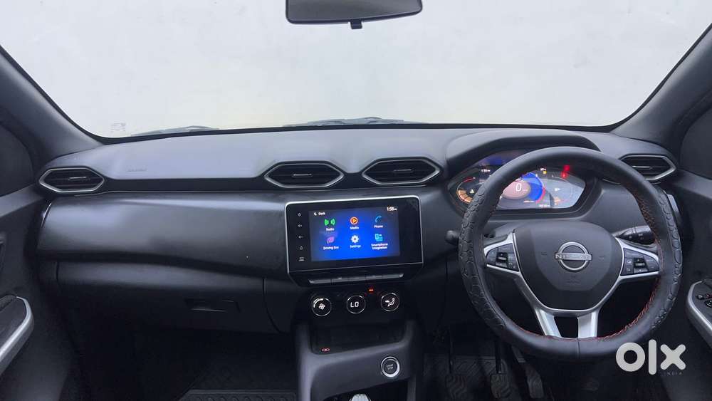 Nissan Magnite 1.0 Xv Premium, 2022, Petrol