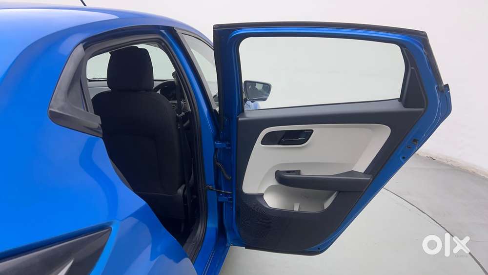 Tata Altroz 1.2 Xm Plus, 2022, Petrol
