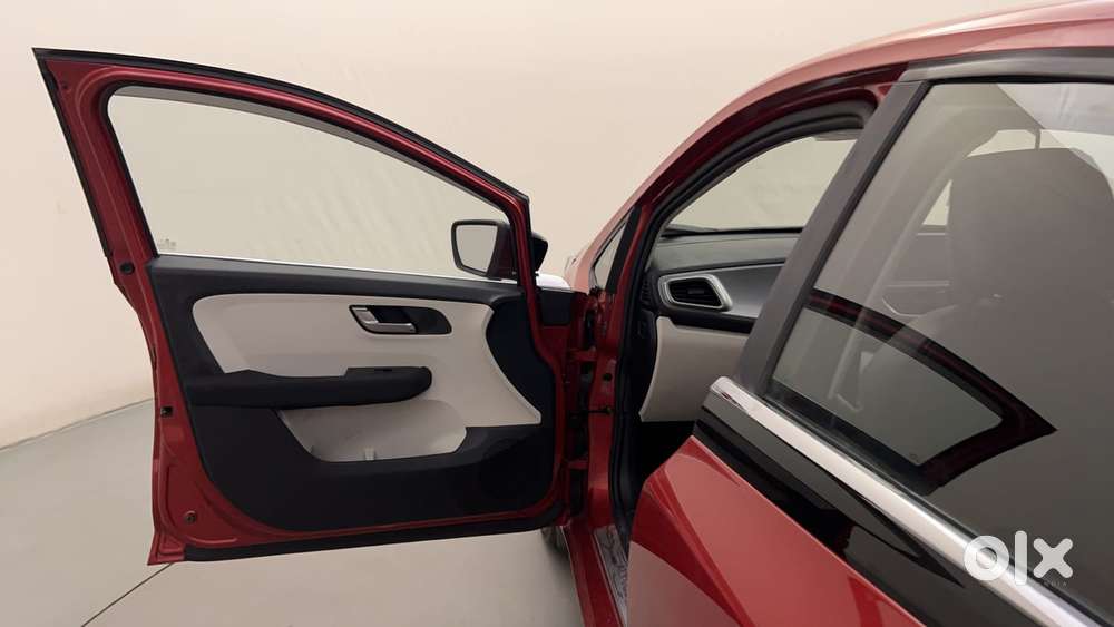 Tata Altroz Xz Plus I-turbo (s), 2023, Petrol