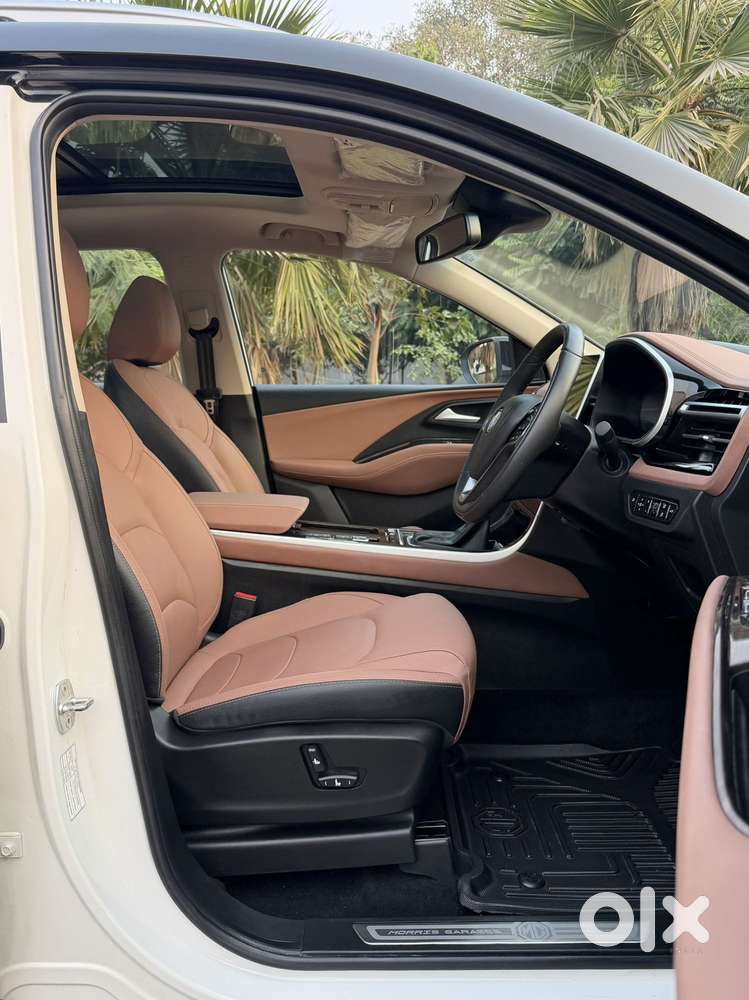 Mg Hector Plus Savvy Pro 1.5 Turbo Petrol Cvt 7 Str Dual Tone, 2024,..