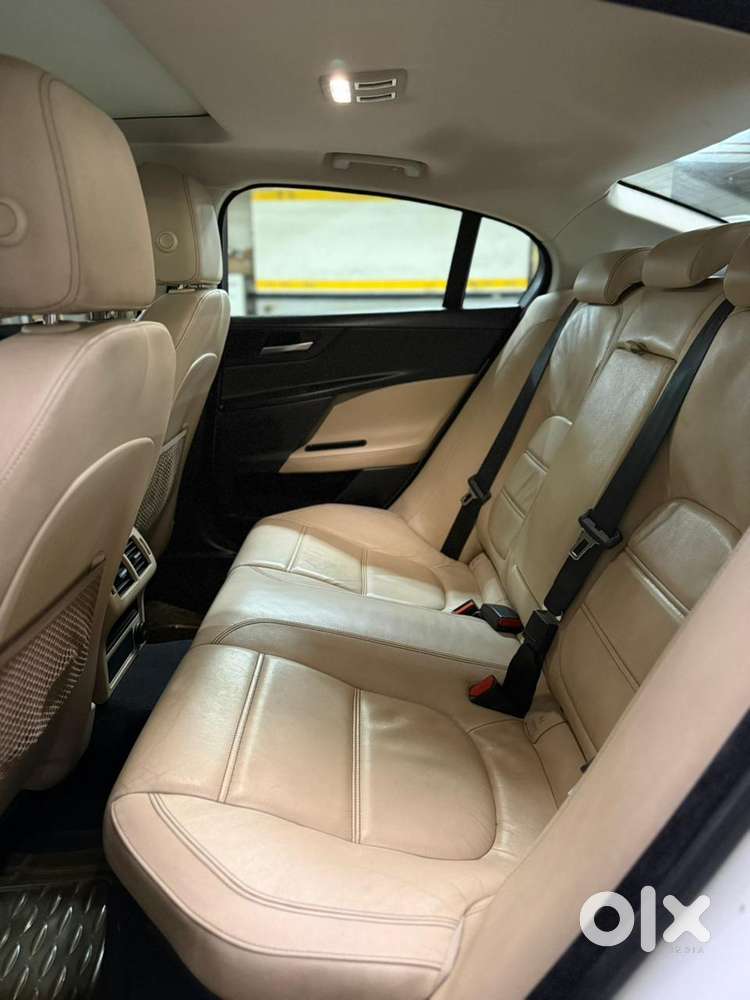 Jaguar Xe Portfolio, 2016, Petrol