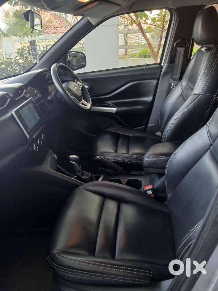 Nissan Magnite 1.0 Xv Premium Turbo Cvt (0), Top Variant