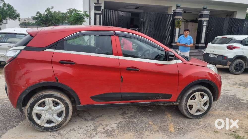 ​2018 Tata Nexon Xm Petrol  1st Owner  Low Kms  Well Maintained